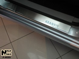 Накладки на пороги Mitsubishi GRANDIS (2003)